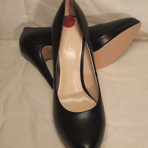 Nine west heels . - Picture 2 of 3